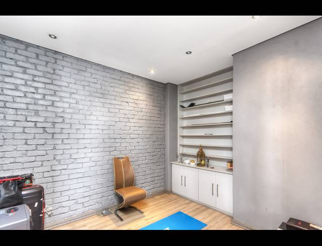 1 BEDROOM APARTMENT FOR SALE IN BRAAMFONTEIN